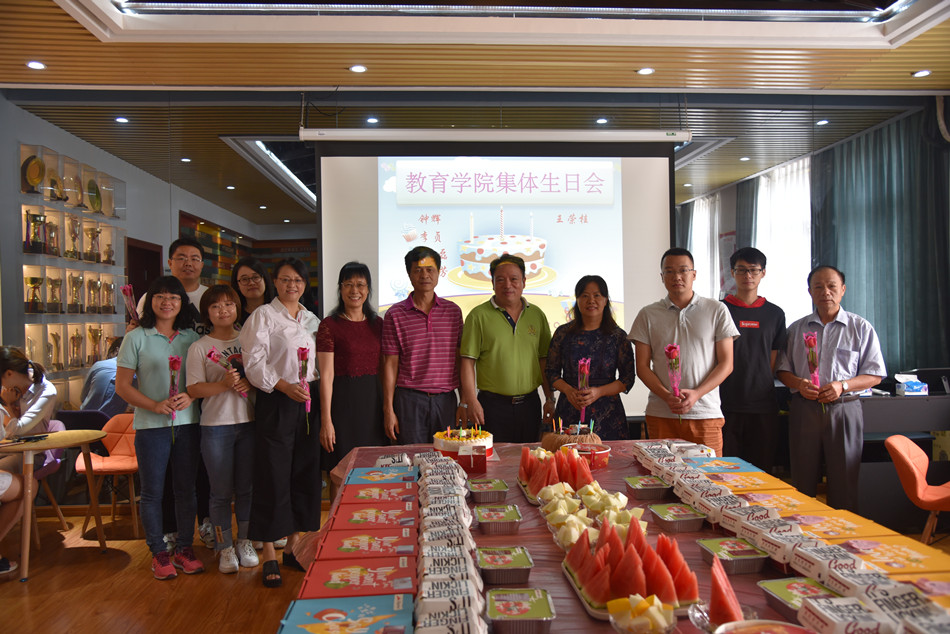 成人a片
工会举办2019年第四季度教职工集体生日会.jpg